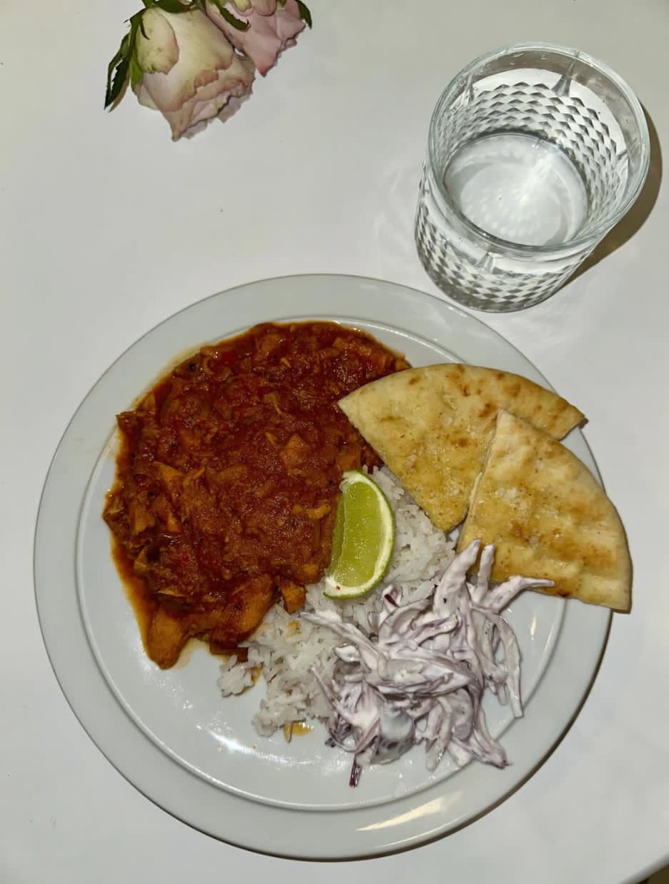 Kylling tikka masala med ris og naan