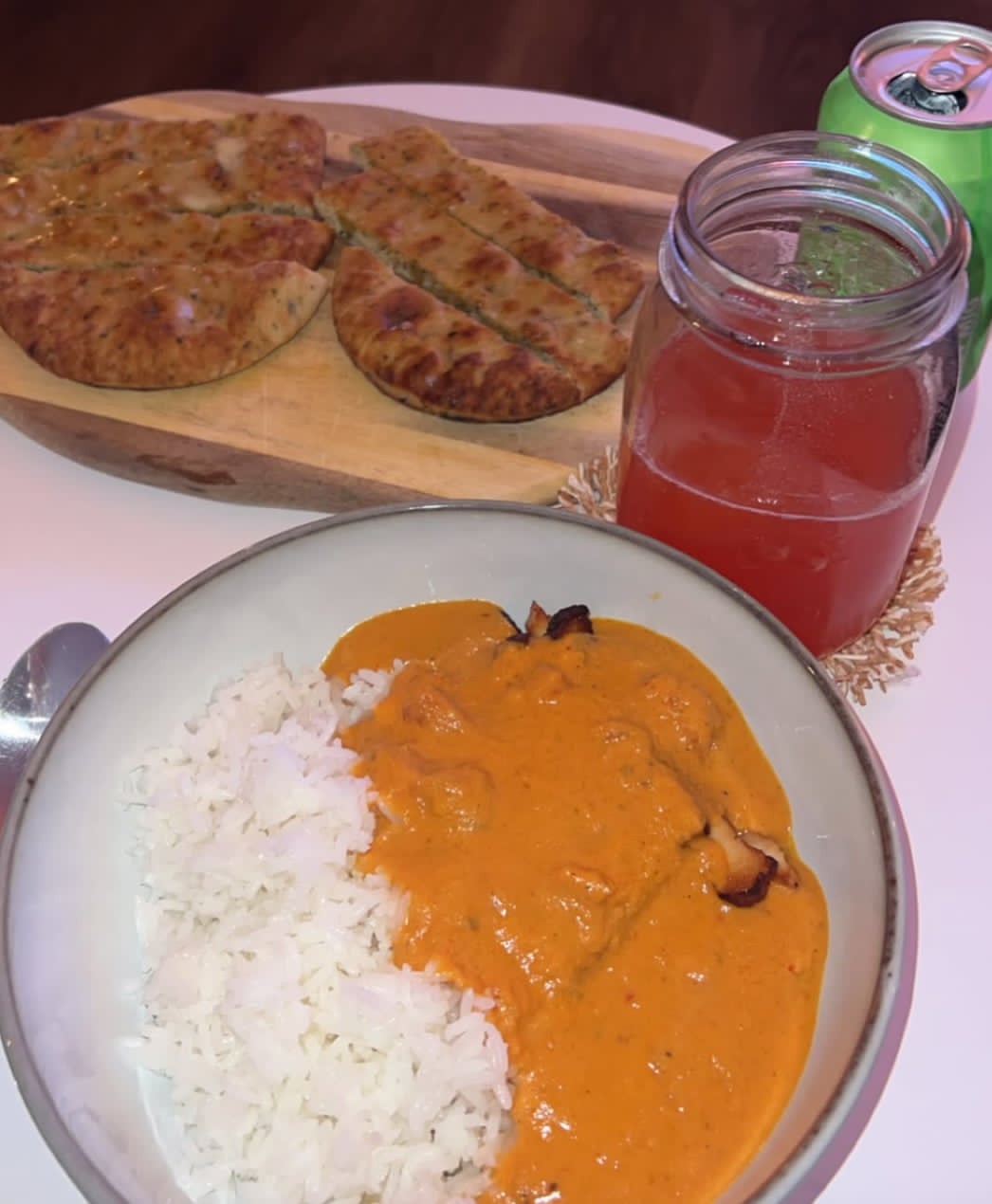 Butter chicken med hjemmelavet naan